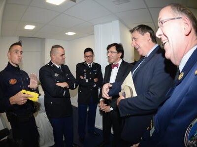 Jan Jambon positif à l'idée du taser.