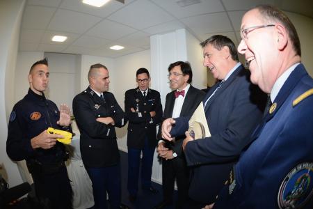 Jan Jambon positif à l'idée du taser.