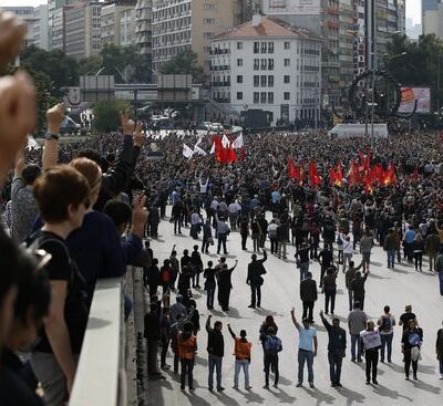 Rassemblement à ankara en hommage aux victimes de l'attentat