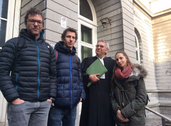 Les bombspotters au palais de justice de mons