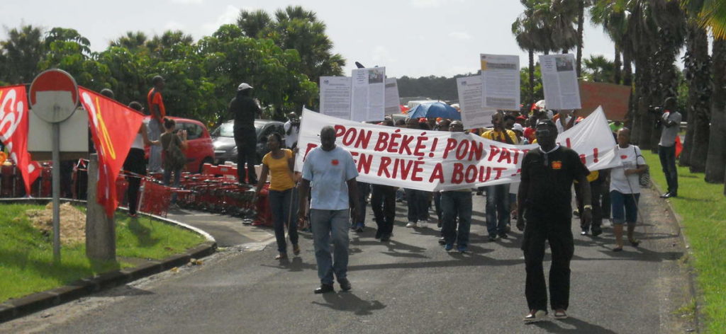 Rassemblement devant le centre commercial Milénis le 3 novembre