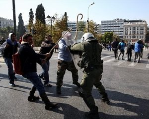 Affrontements entre paysans et policiers mercredi à Athènes