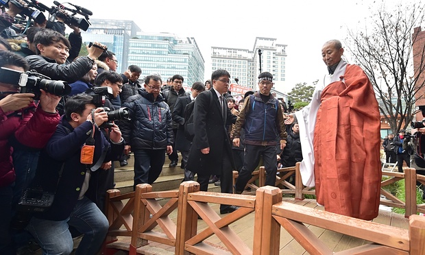 Hang Sang-Gyun (second à partir de la droite)
