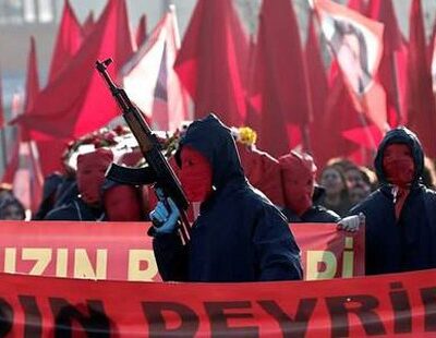 Combattants du MLKP aux funérailles de Yeliz Erbay et de Sirin Öter