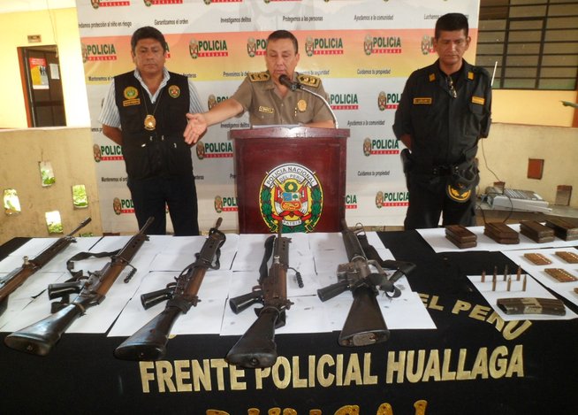 Les armes exhibées par les policiers