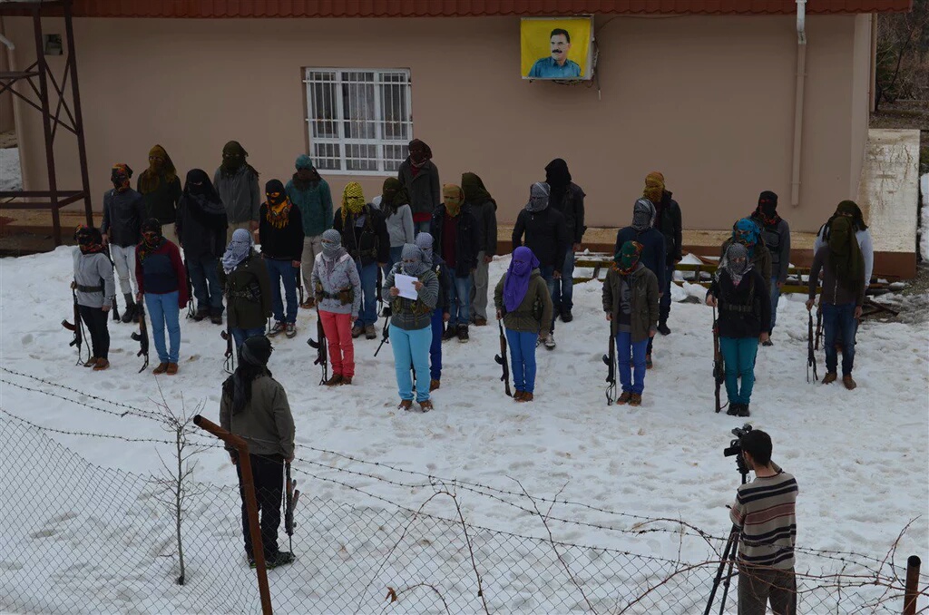 Des guérilléros YPS