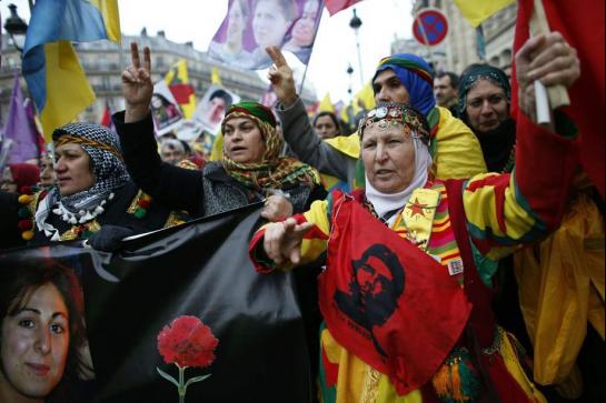 La manifestation kurde à Paris La manifestation kurde à Paris