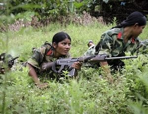 Femmes guérilleros en opération
