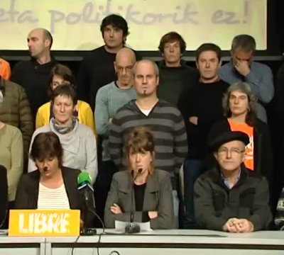 Aurore Martin (au centre) et ses co-inculpés