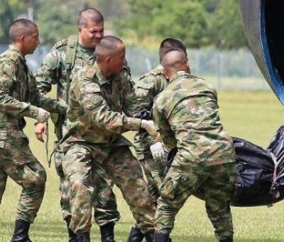 La dépouille d'un des 7 guérilleros tués