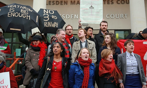 Les 13 devant le tribunal