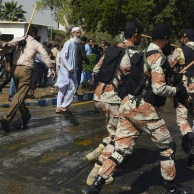 Affrontements à l'aéroport de Karachi