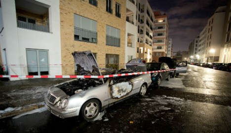 Une Mercedes incendiée à Kreuzberg