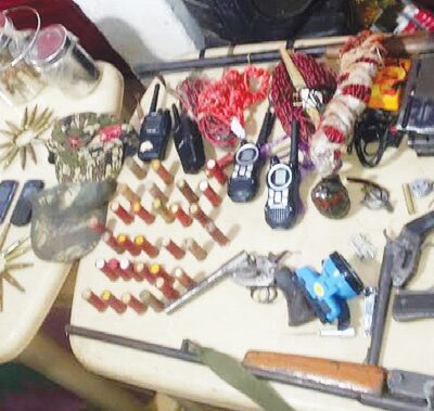 Matériel pris à la guérilla dans les collines de Niyamgiri