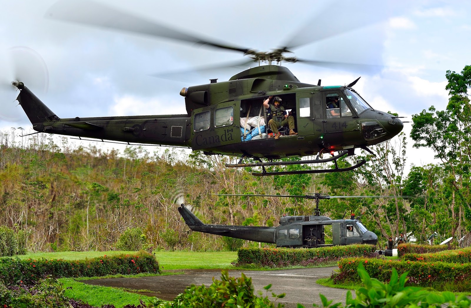 Deux hélicoptères  UH1H  ont immédiatement été envoyés sur les lieux de l'embuscade