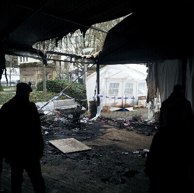 Tente NavBel incendiée