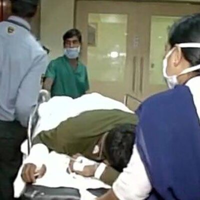 L'arrivée des paramilitaires blessés à l'hôpital de Raipur