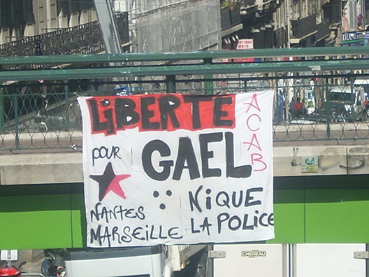 Banderolle solidaire à Marseille