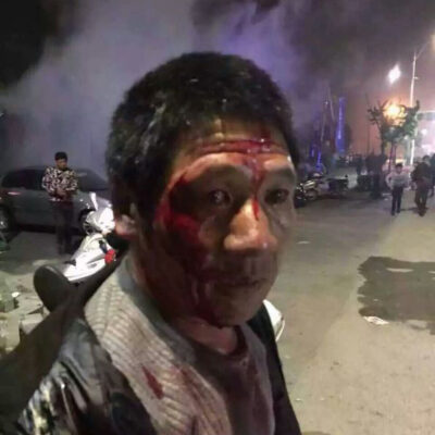 Un manifestant matraqué