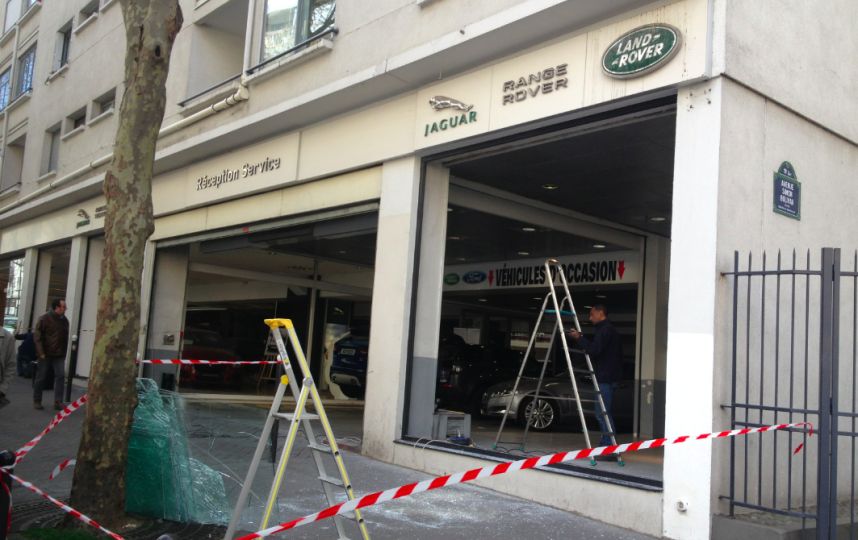 Le concessionnaire Jaguar dévasté le 14