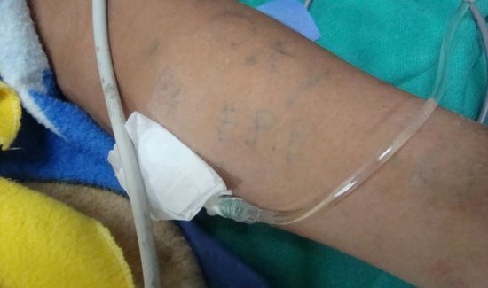 Le tatouage qui a valu au jeune homme d'être dénoncé aux autorités