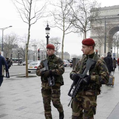 L'inscription de l'état d'urgence dans la Constitution a été abandonnée