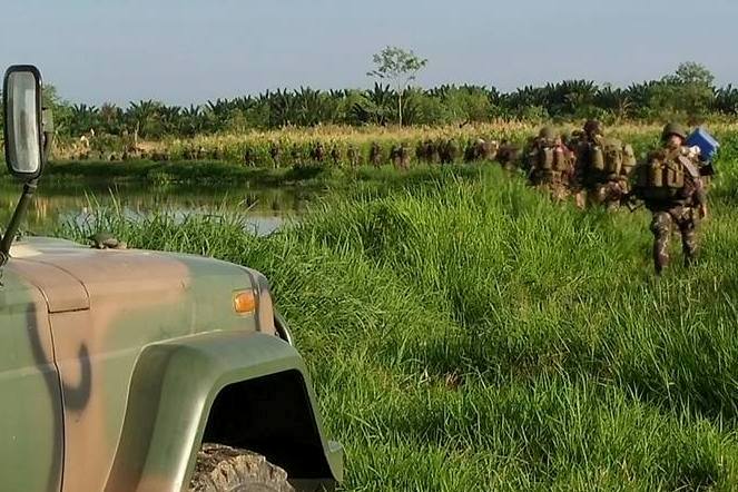 Patrouille anti-guérilla de l'armée philippine