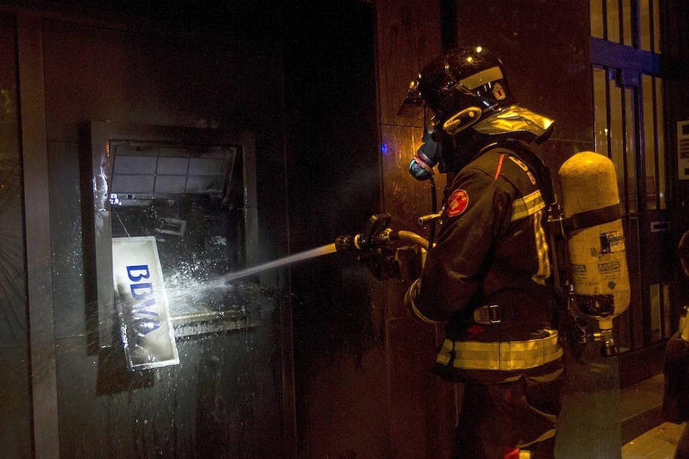 Distributeur automatique de billets incendié à Barcelone