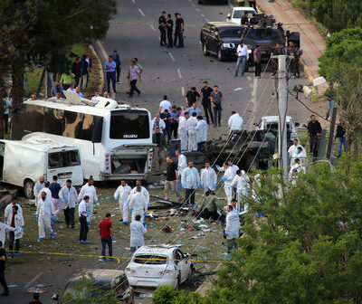 La carcasse du bus à Diyarbakir