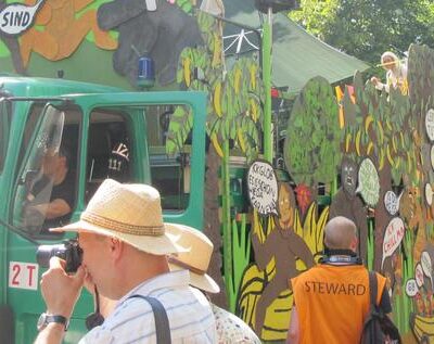 Camion prêté par la police à la même école l'année passée