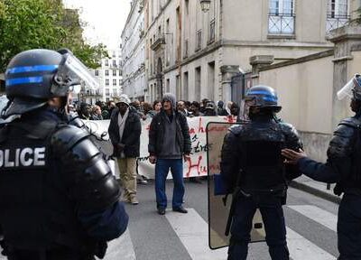Devant le lycée Jean Jaurès