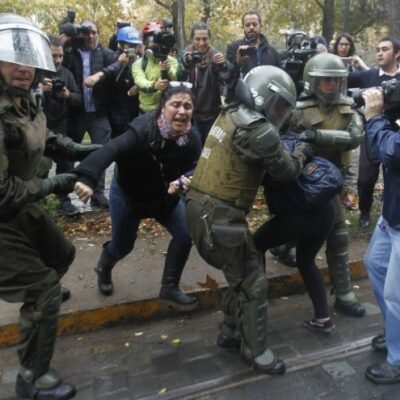 Affrontement dans le centre de Santiago