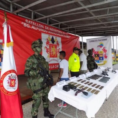 L'armée expose le matériel saisi