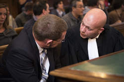 Le commissaire et son avocat