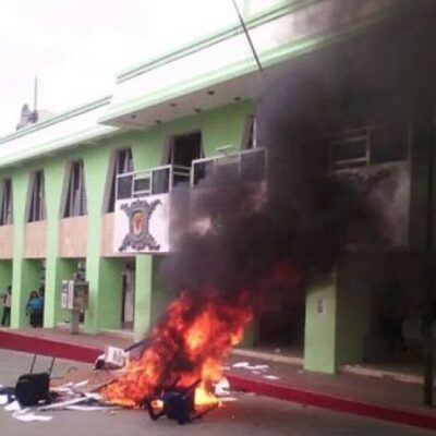 Devant l'hôtel de ville de Palenque
