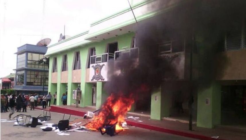 Devant l'hôtel de ville de Palenque