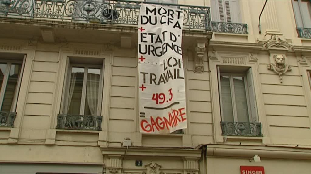 L'occupation de la permanence du député PS Gagnaire 