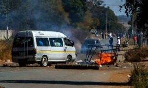 Barricade lors des manifestations au Zimbabwe