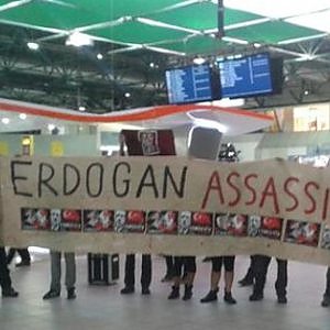 La manifestation à l'aéroport de Caselle (Turin)