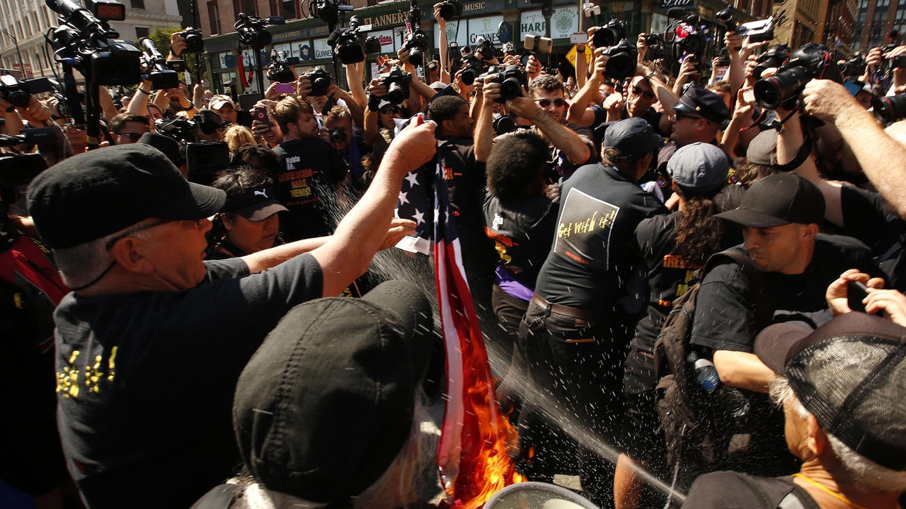L'incendie du drapeau américain à Cleveland