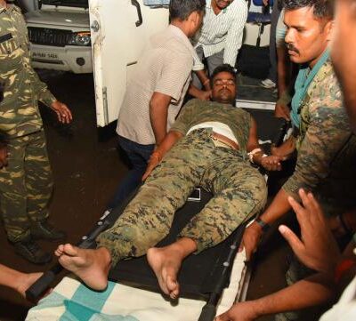 Arrivée d'un des blessés à l'hôpital