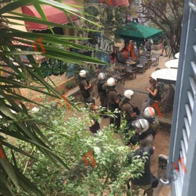 Cordon de policiers autour de l'endroit où le dealer a été abattu