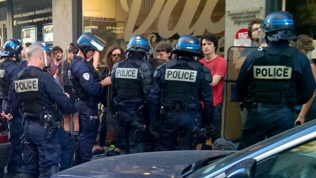 Contrôle d'identité en marge de la manifestation