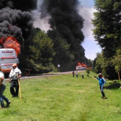Autobus incendiés à San Juan Tumbio