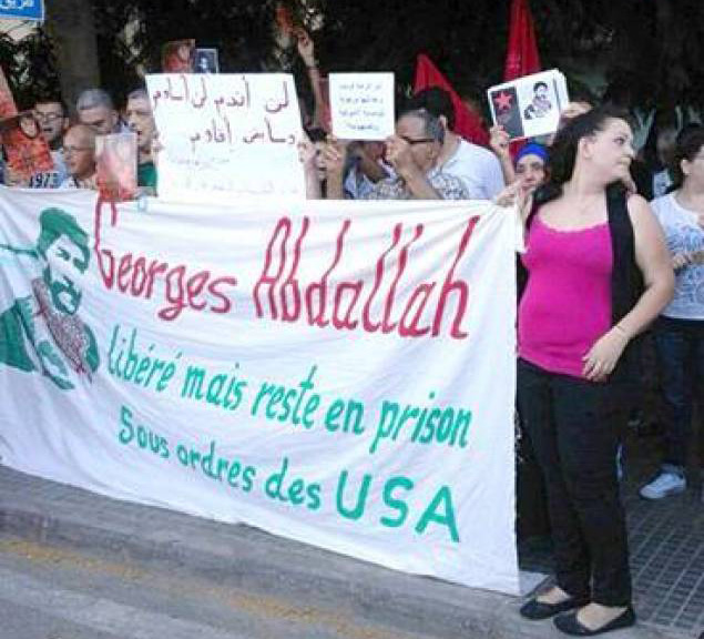 Devant la résidence de l'ambassadeur de France à Beyrouth