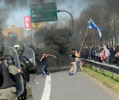 Les affrontements sur l'autoroute Buenos Aires-La Plata