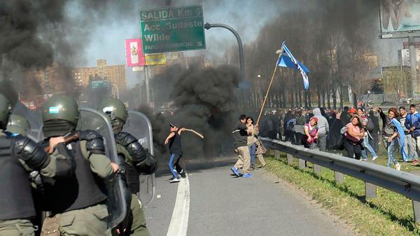 Les affrontements sur l'autoroute Buenos Aires-La Plata