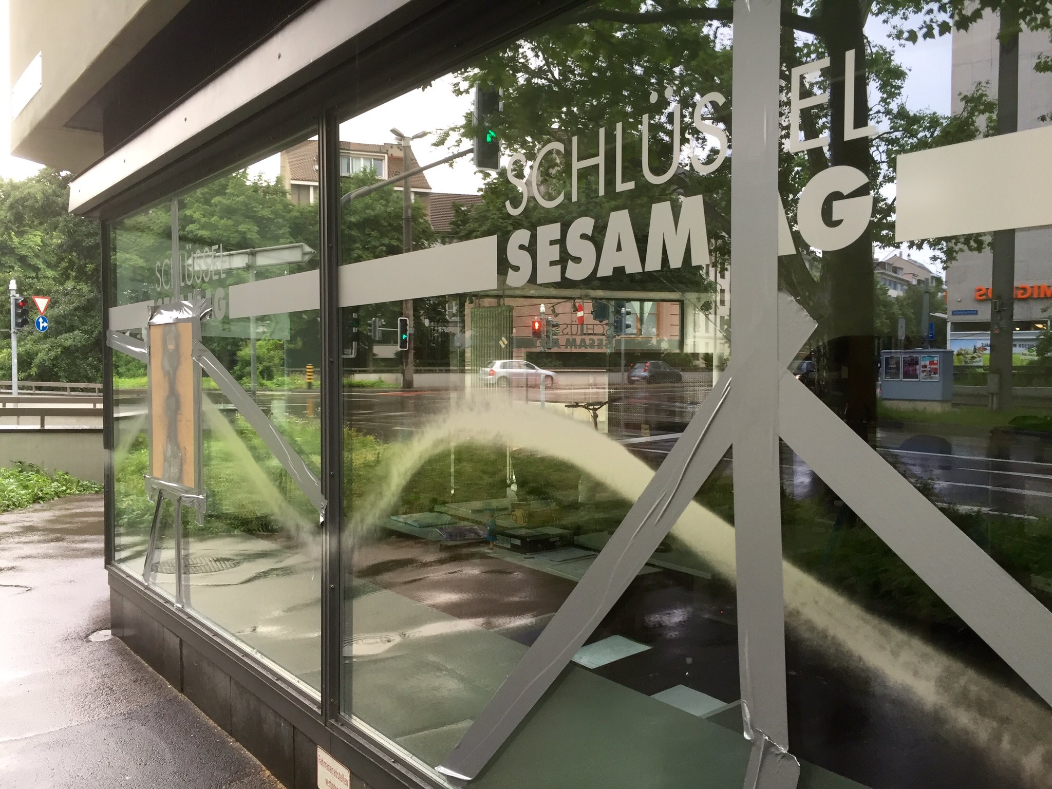 Attention peinture fraiche