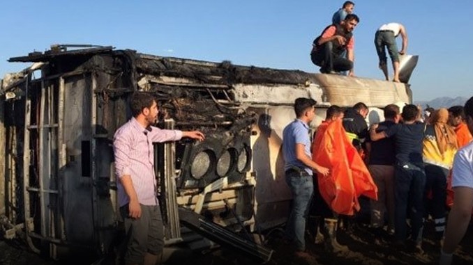 La carcasse du blindé de la police à Bingol