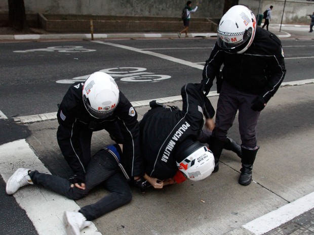 Arrestation d'un manifestant jeudi à Sao Paulo